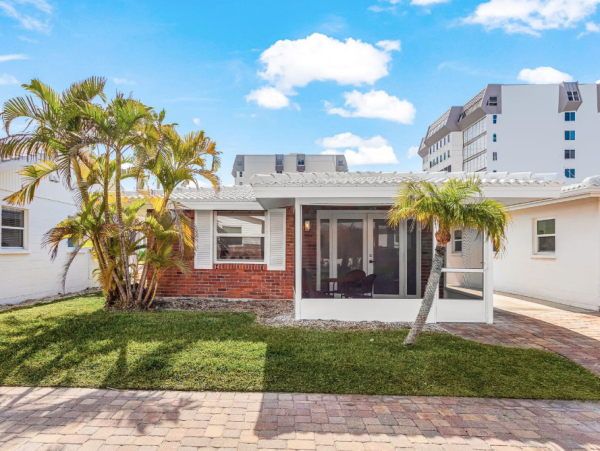 Beachside Vacation Retreat - Great Amenities